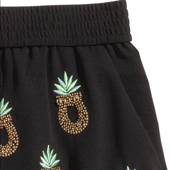 Pineapple patterned shorts with beaded embroidery - Picture 3 of 3